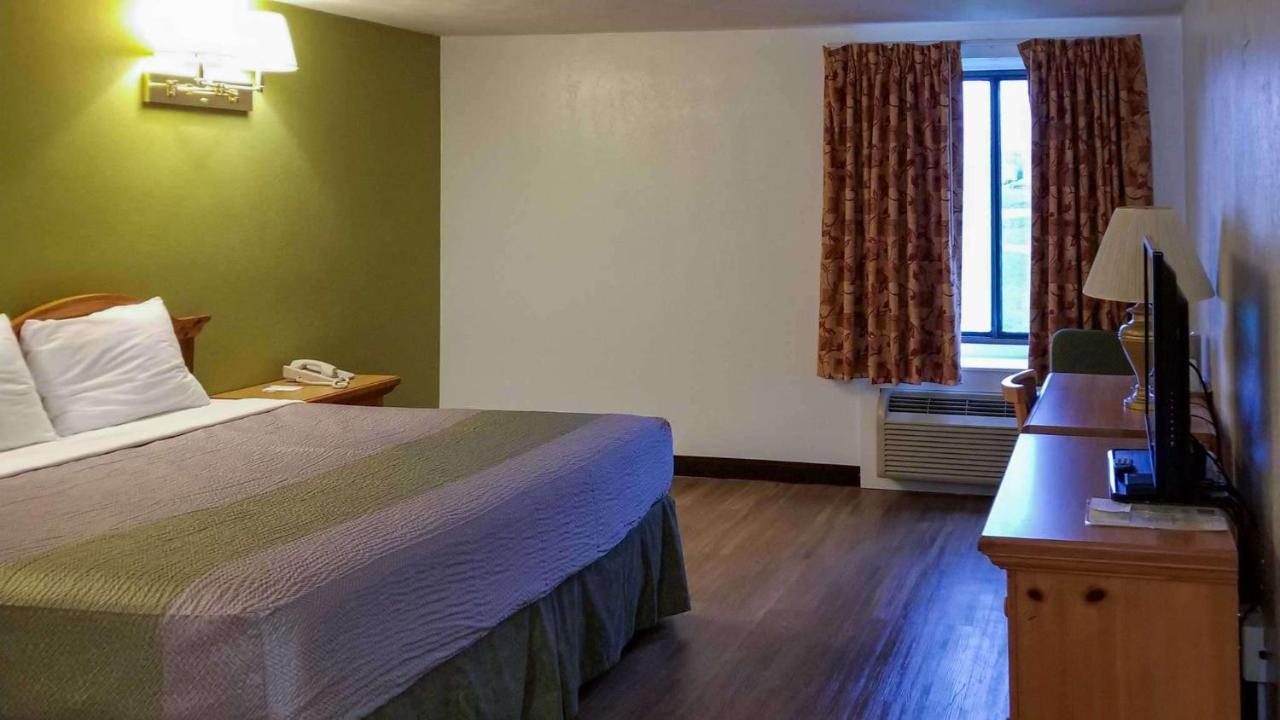 Hotel Oriskany Esterno foto